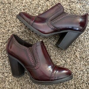 White Mountain Burgundy Block Heel Ankle Booties – Size 8